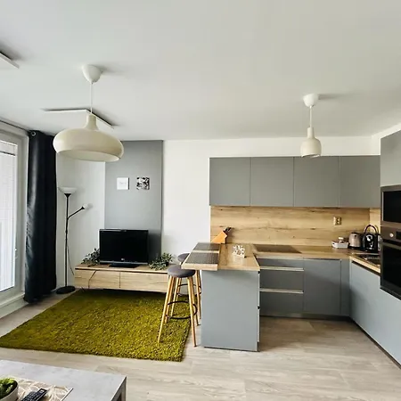 Krasny Utulny S Balkonom A Parkovanim!